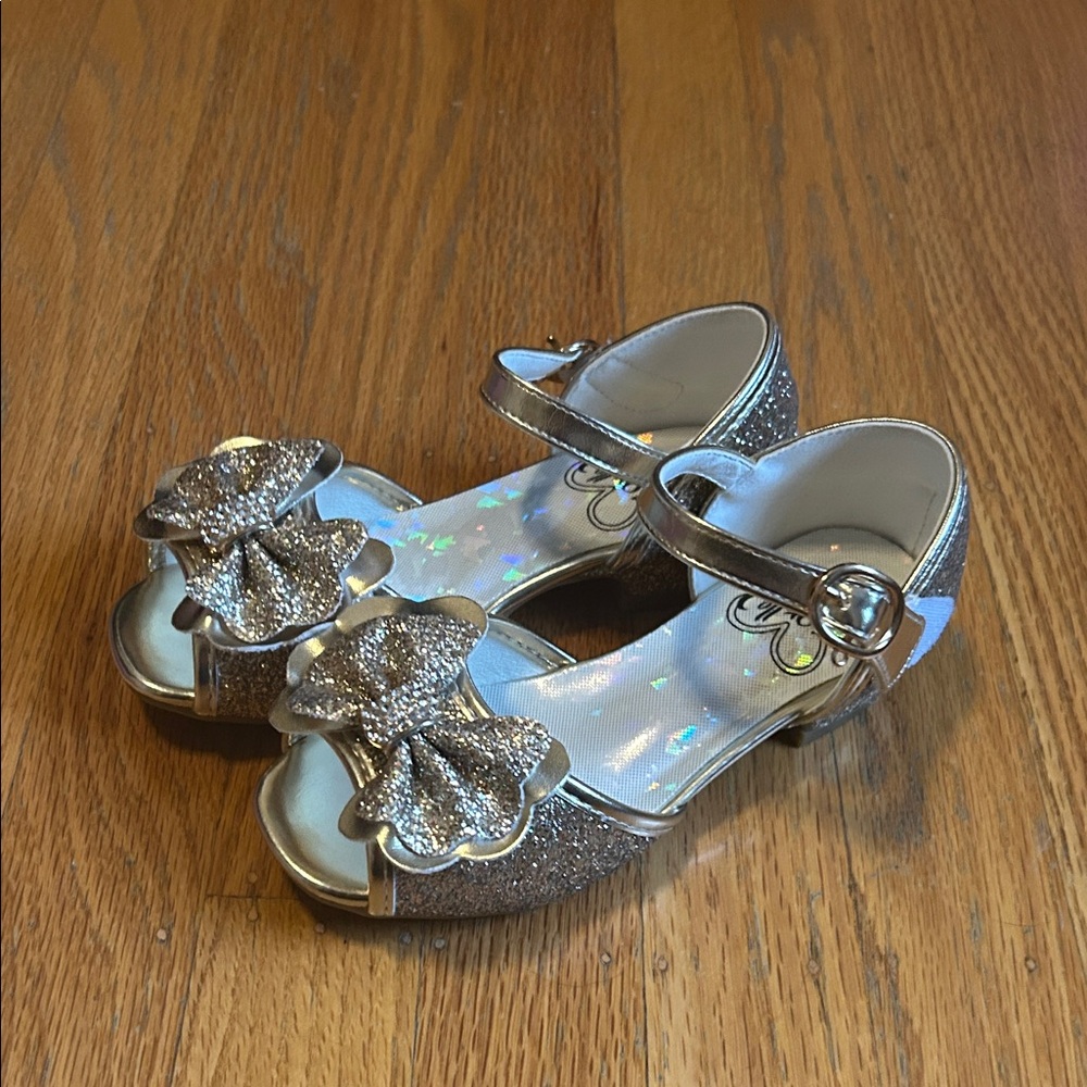 Stylish Gold Kids Shoes with Glitter Bow - Picture 4 of 5